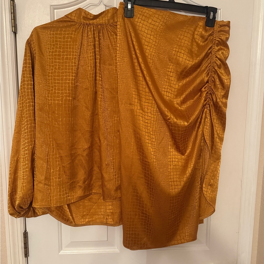 Elegant Gold Skirt